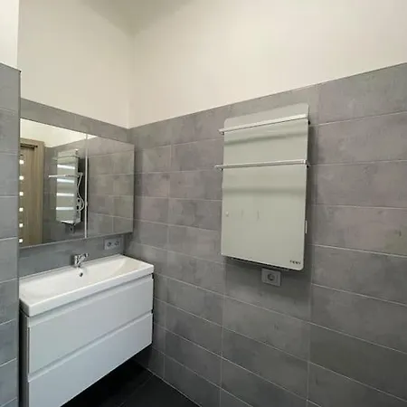 Minimalist Apartment-free Parking, Self Check In *