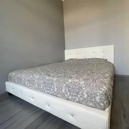 Minimalist Apartment-free Parking, Self Check In Riga