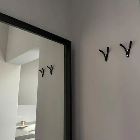 Minimalist Apartment-free Parking, Self Check In Dzīvoklis *